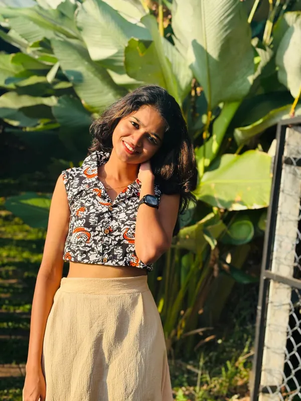 Black_Paisley_Print_Sleeveless_Cropped_Top_For_Women