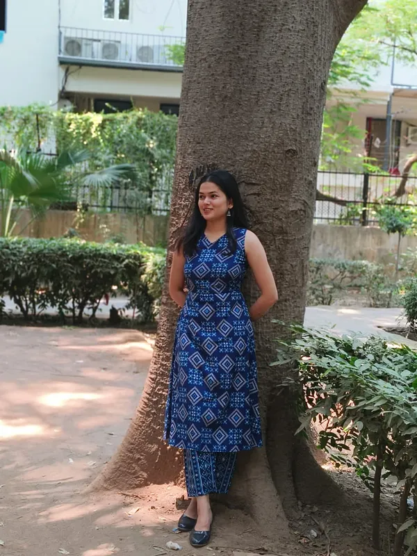 Blue_Geometric_Print_Sleeveless_Kurta_Set_For_Women