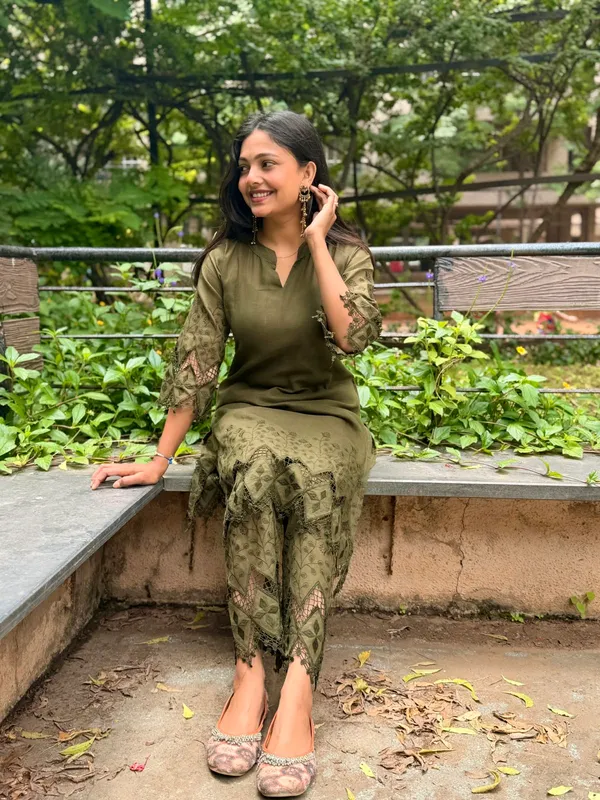 Olive_Printed_V-Neck_Kurta_Set_For_Women
