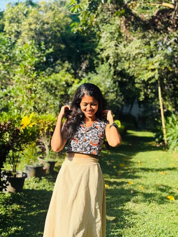Black_Paisley_Print_Sleeveless_Cropped_Top_For_Women