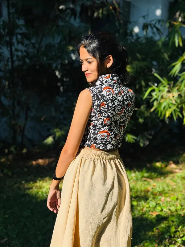 Black_Paisley_Print_Sleeveless_Cropped_Top_For_Women
