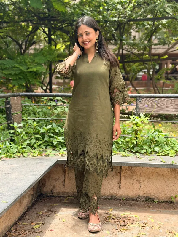 Olive_Printed_V-Neck_Kurta_Set_For_Women
