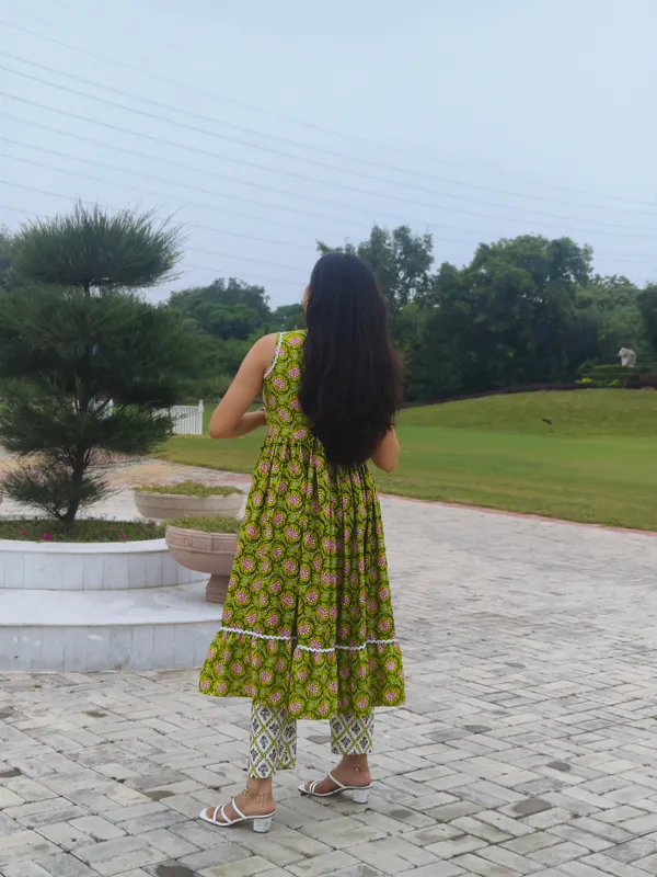 Trendy_Women_Green_Printed_Flared_Anarkali_Kurta_with_Pants_Set