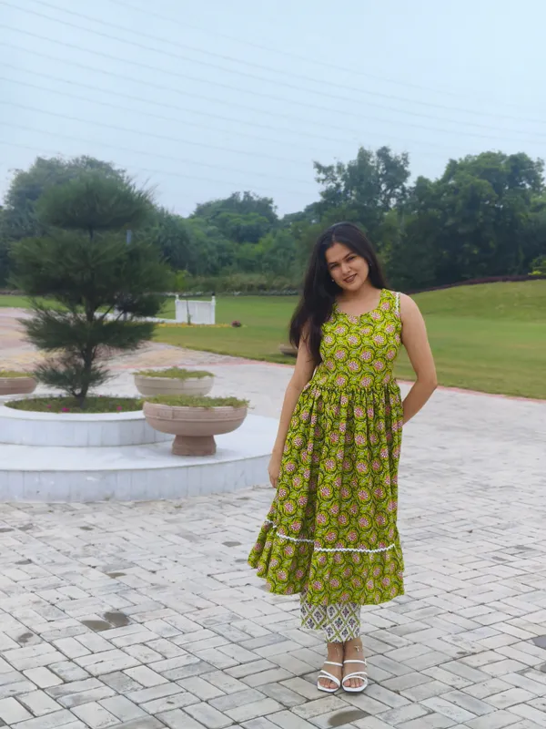 Trendy_Women_Green_Printed_Flared_Anarkali_Kurta_with_Pants_Set