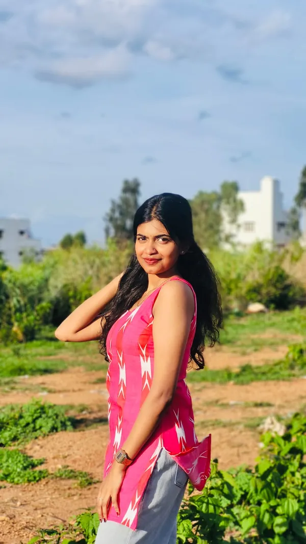 Pink_Geometric_Print_Sleeveless_Straight_Kurti_For_Women