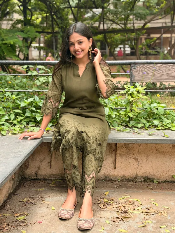 Olive_Printed_V-Neck_Kurta_Set_For_Women