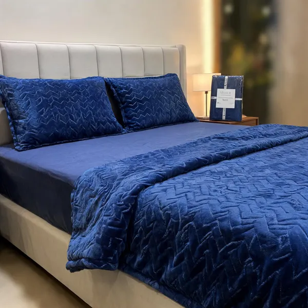 Soft_Flannel_Modern_Geometric_Pattern_Blue_King_Size_Bedsheet_Set