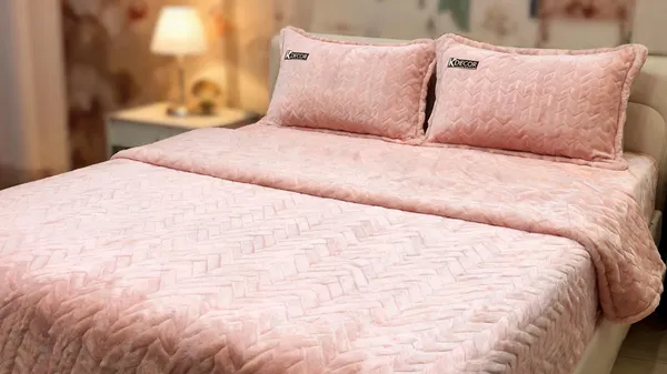 Soft_Flannel_Quilted_Chevron_Print_Pink_King_Size_Bed_Sheet_Set