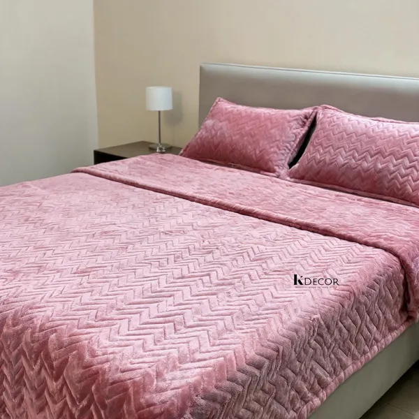Soft_Flannel_Quilted_Geometric_Print_Pink_King_Size_Bed_Sheet_Set