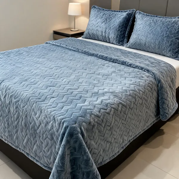 Soft_Flannel_Contemporary_Chevron_Pattern_Blue_King_Size_Bedsheet_Set