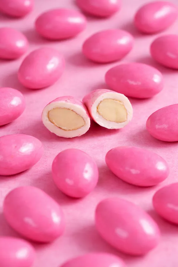 Strawberry_Almond_Dragees_White_Chocolate_Coated