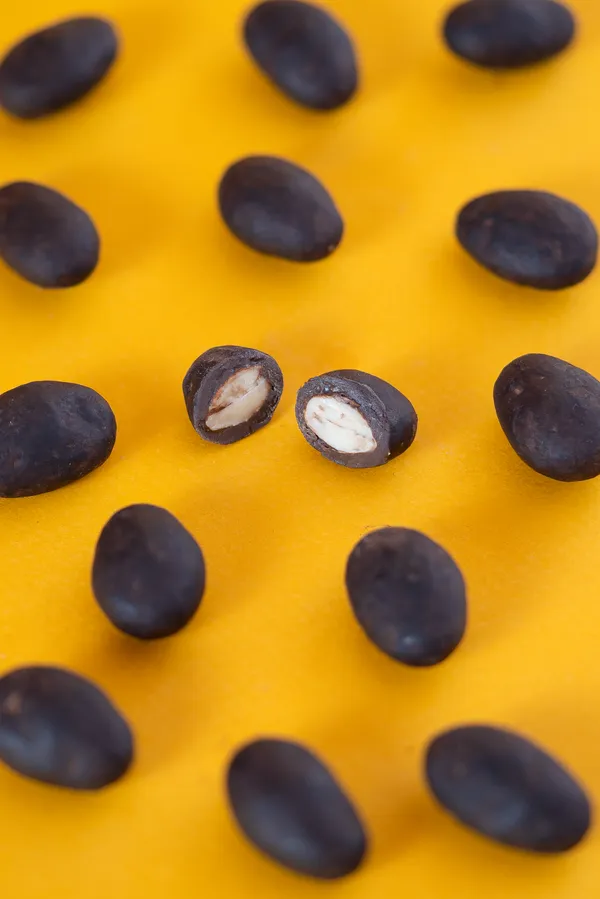 Tiramisu_Almond_Dragees_Dark_Chocolate_Coated_-_Pack_of_2