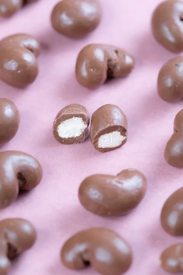 Cashew_Nut_Milk_Chocolate_Dragees