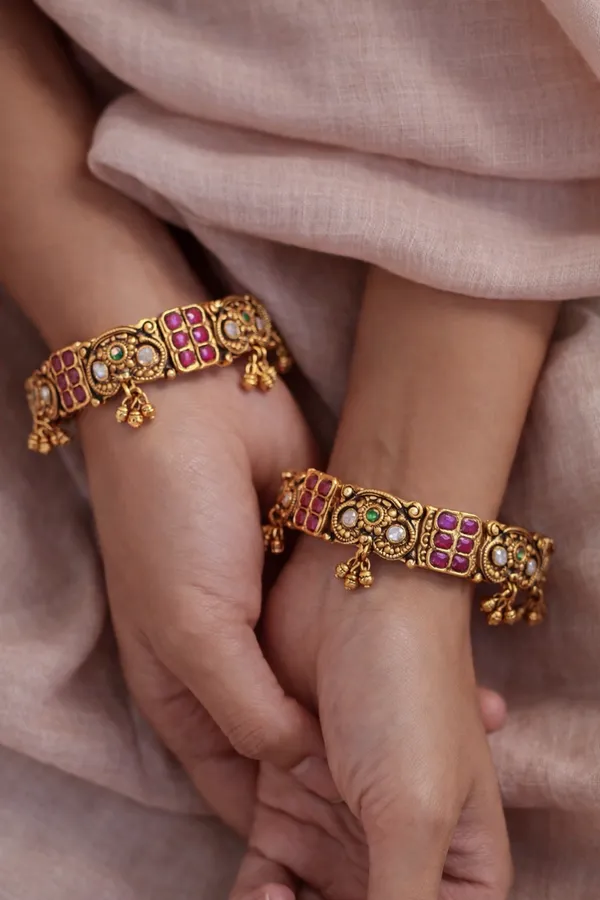 Royal_Kundan_Ghungroo_Bangle_Default_Title