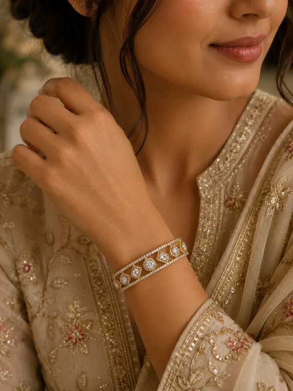 Classic_Round_Emerald_Cut_Bangle_Default_Title