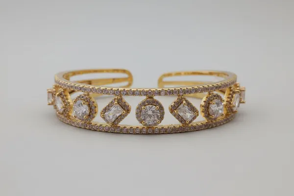 Classic_Round_Emerald_Cut_Bangle_Default_Title