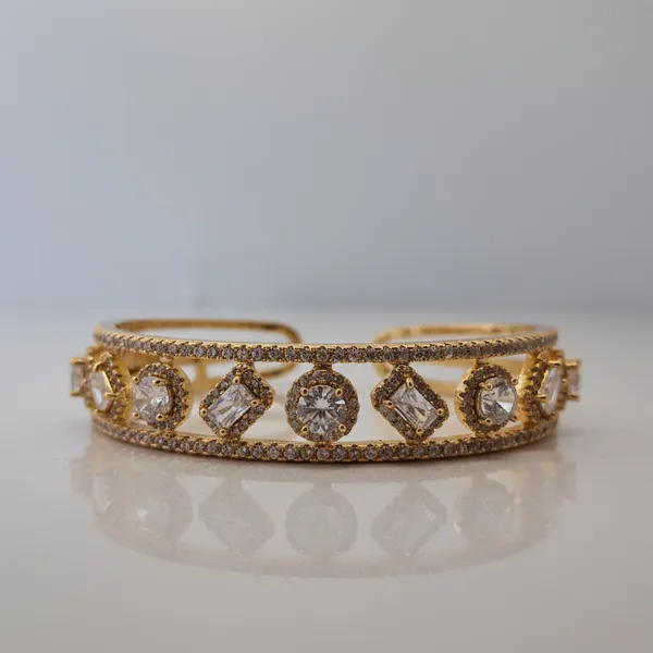 Classic_Round_Emerald_Cut_Bangle_Default_Title