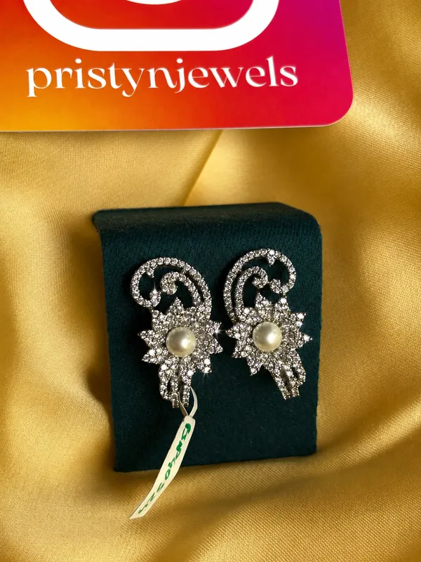 Celeste_Pearl_Swirl_Earrings_Default_Title