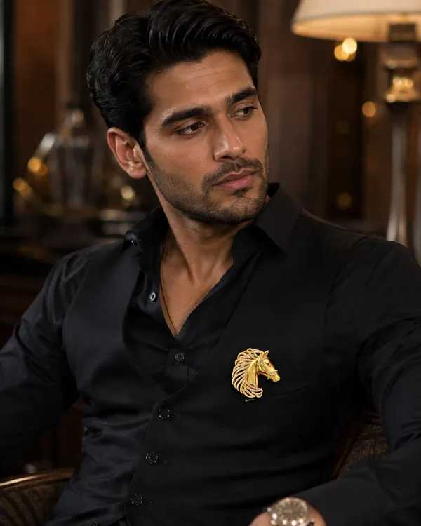 Golden_Majesty_Statement_Horse_Brooch_Default_Title