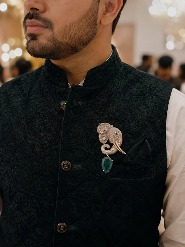 Maharaja_Elephant_Statement_Brooch_With_Green_Stone_Drop_Default_Title