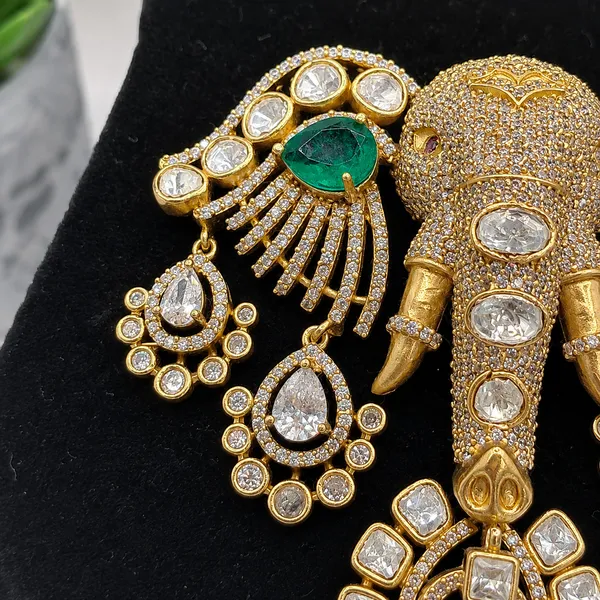 Royal_Gajraj_Statement_Brooch_Default_Title