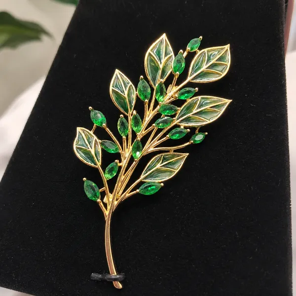 Verdant_Leaf_Semi_Precious_Stone_Brooch_Default_Title