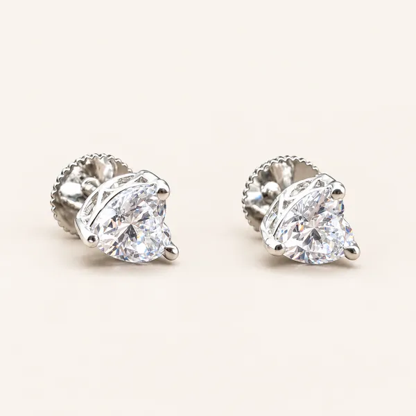 Heart-shaped_solitaire_stud_earrings_|_Clear_/_silver_tone