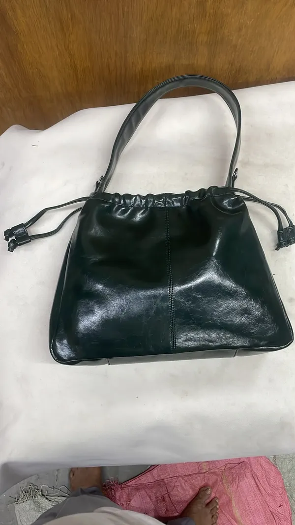 Black_Pu_Leather_Handbag_For_Women