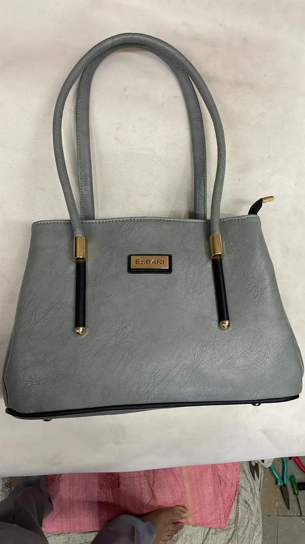 Grey_Pu_Leather_Textured_Structured_Tote_Bag_For_Women