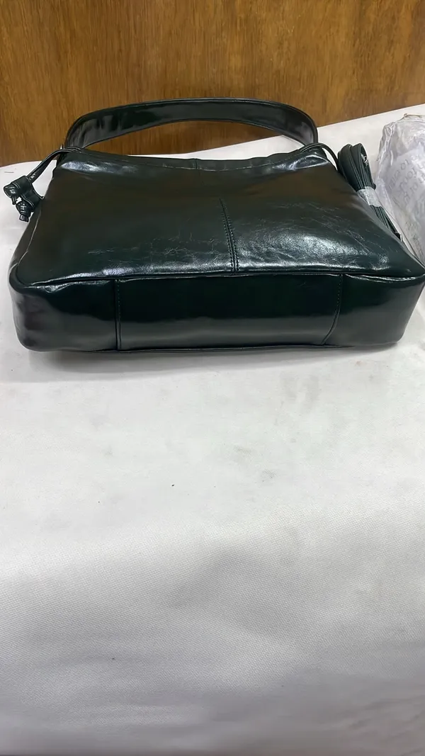 Black_Pu_Leather_Handbag_For_Women