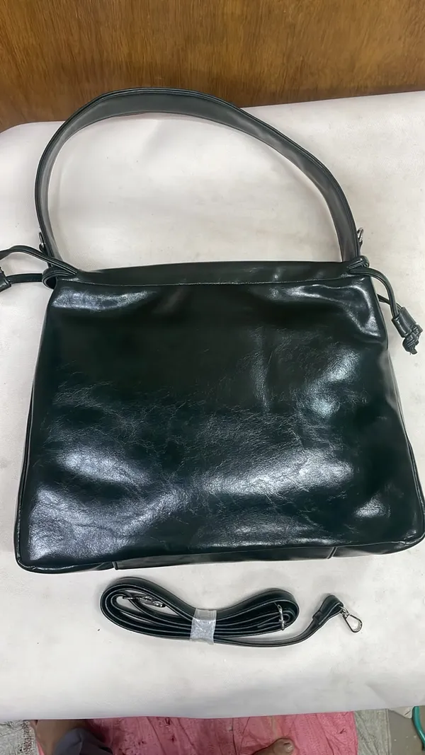 Black_Pu_Leather_Handbag_For_Women
