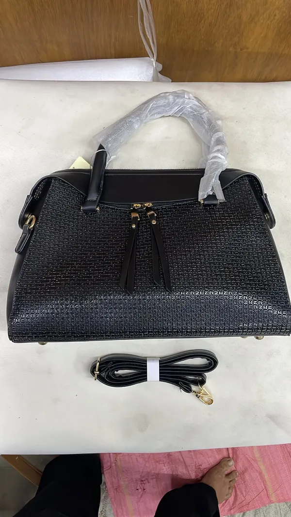 Black_Pu_Leather_Textured_Tote_Bag_For_Women
