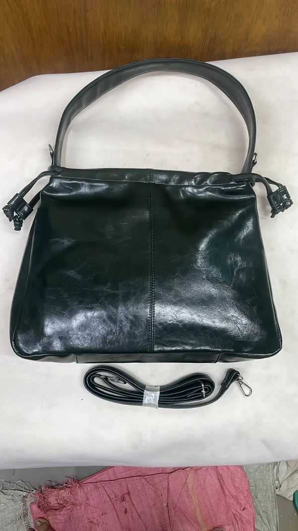 Black_Pu_Leather_Handbag_For_Women
