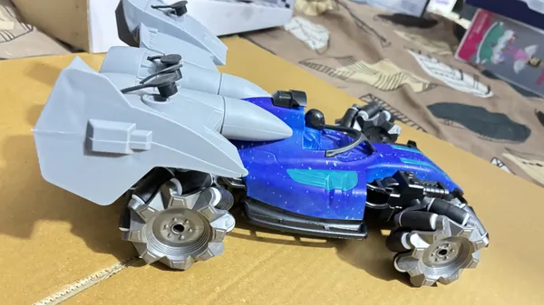 Blue_Remote_Control_Spray_Vehicle_Toy