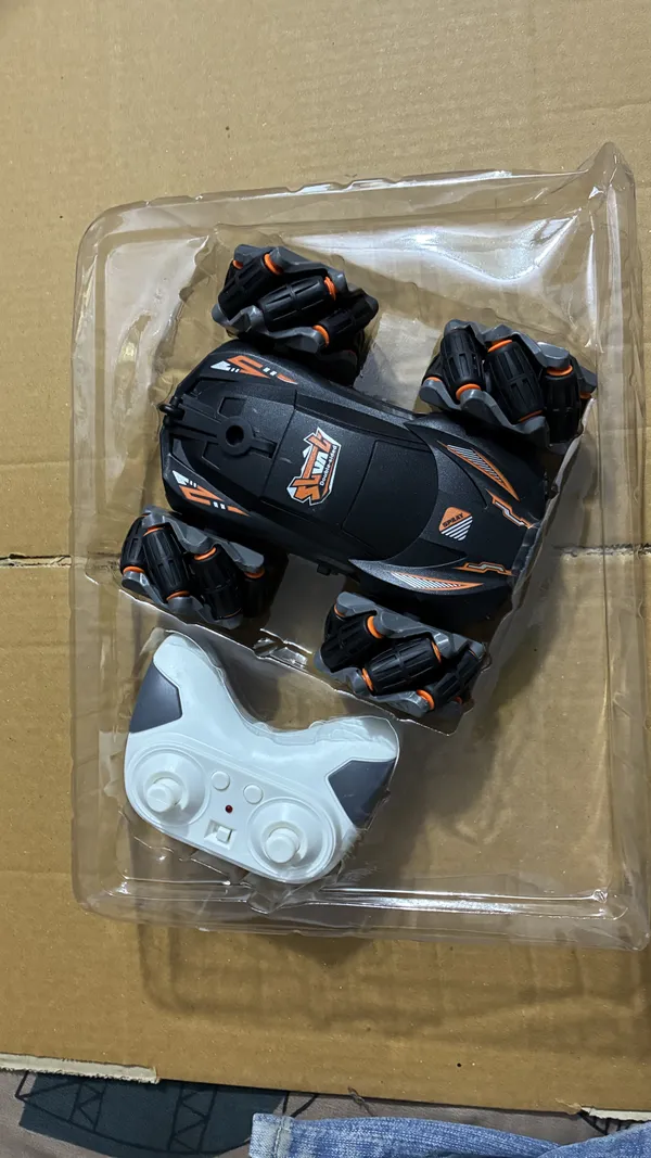 2.4GHz_Double-Sided_Stunt_Remote_Control_Car