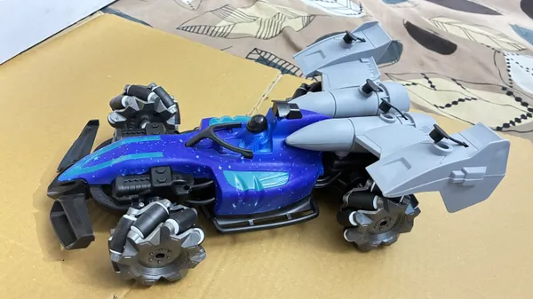 Blue_Remote_Control_Spray_Vehicle_Toy