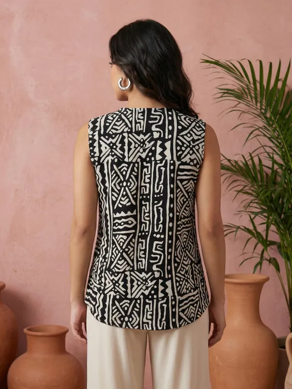 Dressitude-Black_And_Cream-Longline_Top