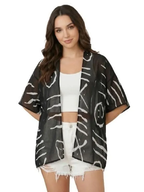 Dressitude-Black_And_White-Shrug