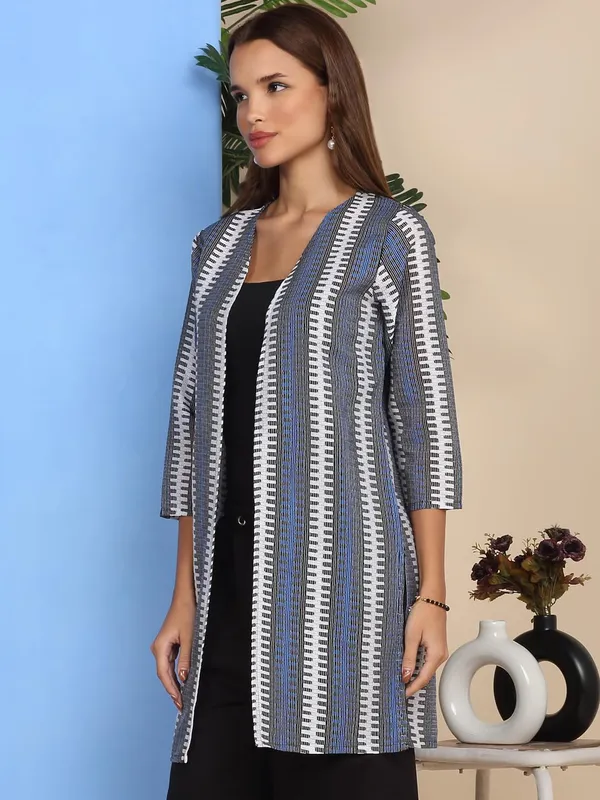 Dressitude-Blue_&_White-Shrug