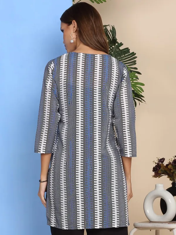 Blue_And_White_Poly_Cotton_Shrug_For_Women