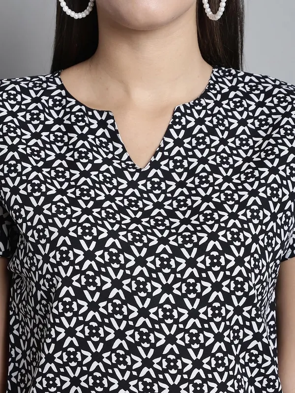Dressitude-White_&_Black-Top