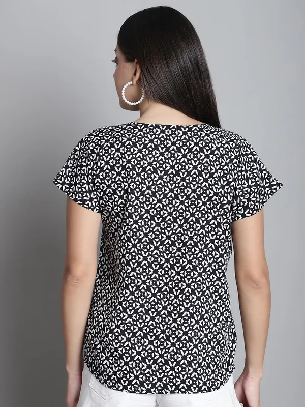 Dressitude-White_&_Black-Top