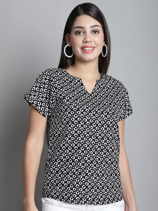 Dressitude-White_&_Black-Top