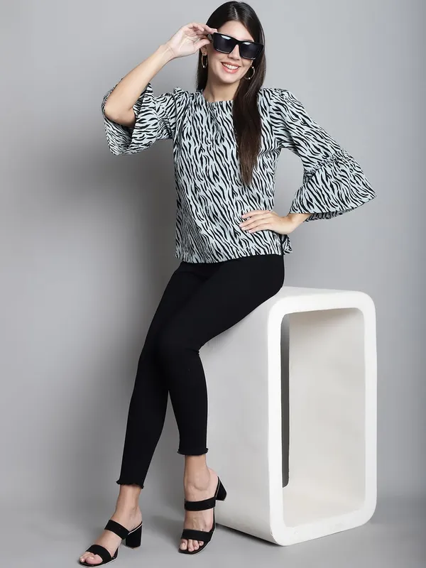 Dressitude-Grey-Top