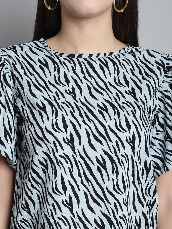 Dressitude-Grey-Top