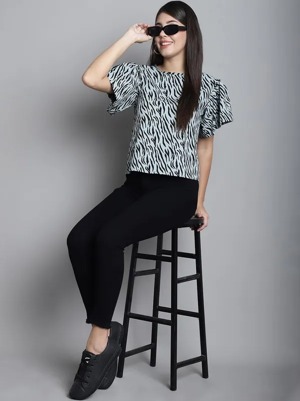 Dressitude-Grey-Top