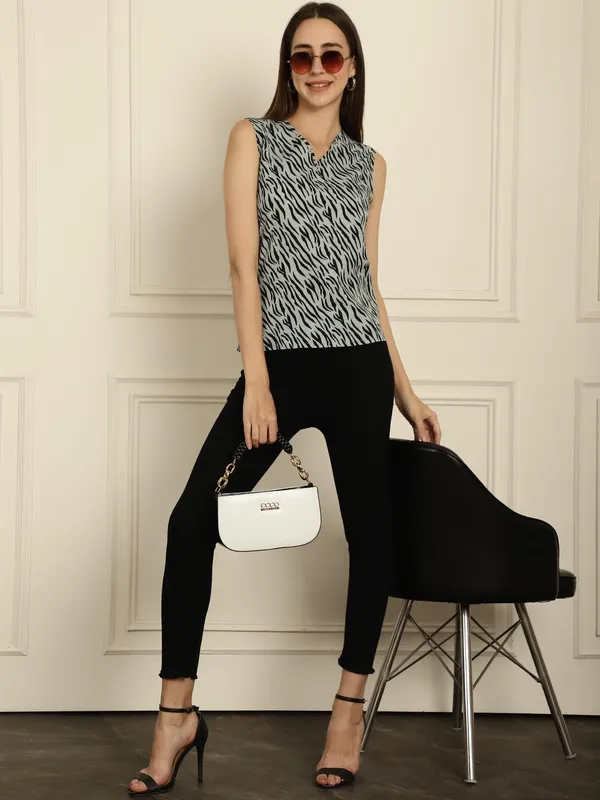 Dressitude-Grey-Top