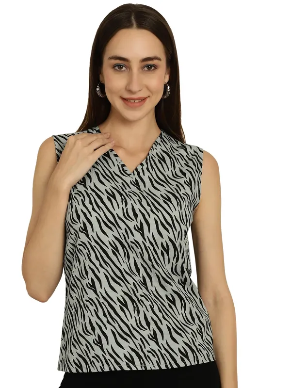 Dressitude-Grey-Top