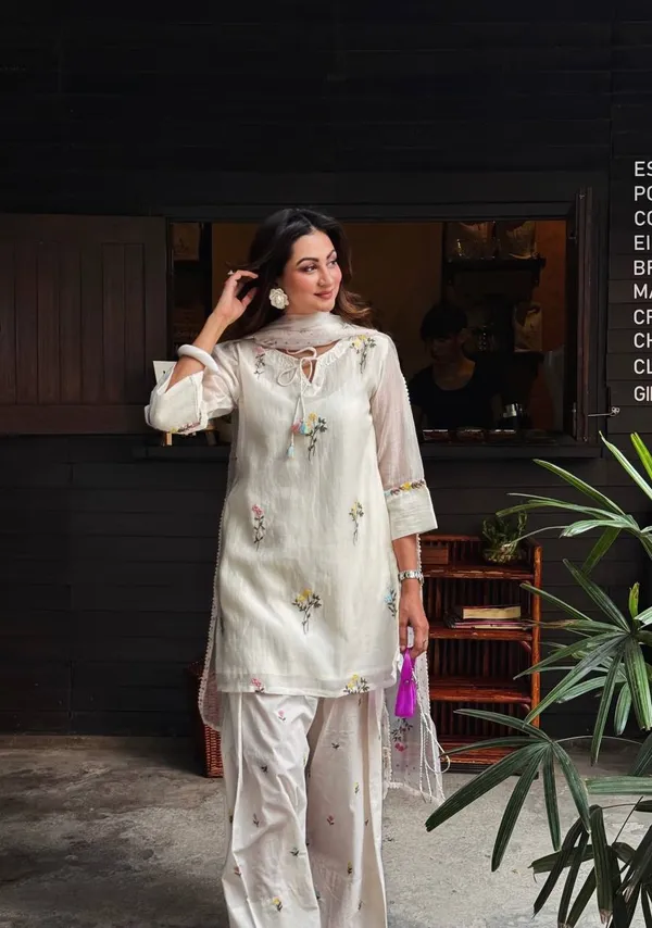 Off_White_Mul_Chanderi_Straight_Embroidered_Kurta_Set_For_Women