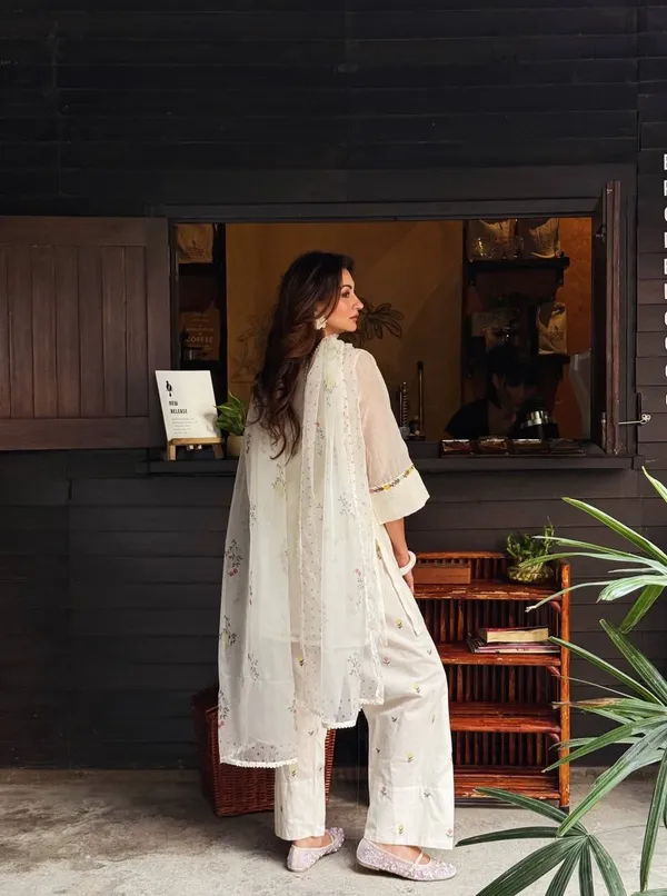 Off_White_Mul_Chanderi_Straight_Embroidered_Kurta_Set_For_Women